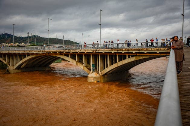 The Besòs River Exceeds the Danger Threshold in Santa Coloma de Gramenet, Barcelona. Several people watch the Besòs River rise due to last night’s torrential rains, on October 4, 2026, in Santa Coloma de Gramenet, Barcelona, Catalonia, Spain. The Generalitat’s Civil Protection Agency has issued an Es Alert to residents of Barcelona, Montcada i Reixac, Santa Coloma de Gramenet, and Sant Adrià de Besòs, Barcelona, due to the risk of the Besòs River overflowing as a result of the rainstorm. Civil Protection has asked residents in the vicinity to go to upper floors if the water reaches their homes. They also remind residents to avoid basements and ground floors and to stay away from the river OCTOBER 4, 2026 Kike Rincó Santa Coloma de Gramen  Copyright: xKikexRinconx 7819603