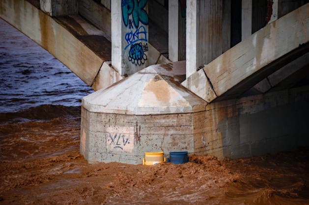 The Besòs River Exceeds the Danger Threshold in Santa Coloma de Gramenet, Barcelona. The Besòs River has risen due to last night’s torrential rains, on October 4, 2026, in Santa Coloma de Gramenet, Barcelona, Catalonia, Spain. The Generalitat’s Civil Protection Agency has issued an Es Alert to residents of Barcelona, Montcada i Reixac, Santa Coloma de Gramenet, and Sant Adrià de Besòs, Barcelona, due to the risk of the Besòs River overflowing as a result of the rainstorm. Civil Protection has asked residents in the vicinity to move to upper floors if the water reaches their homes. They also remind residents to avoid basements and ground floors and to stay away from the river OCTOBER 4, 2026 Kike Rincó Santa Coloma de Gramenet, Barcelona  Copyright: xKikexRinconx 7819609