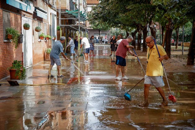 The Besòs River Exceeds the Danger Threshold in Santa Coloma de Gramenet, Barcelona. Residents clean up the mud that has accumulated in the streets due to last night’s torrential rains, on October 4, 2026, in Sant Adrià de Besòs, Barcelona, Catalonia, Spain. The Generalitat’s Civil Protection Agency has issued an Es Alert to residents of Barcelona, Montcada i Reixac, Santa Coloma de Gramenet, and Sant Adrià de Besòs, Barcelona, due to the risk of the Besòs River overflowing as a result of the rainstorm. Civil Protection has asked nearby residents to go to upper floors if water reaches their homes. They also remind residents to avoid basements and ground floors and to stay away from the river OCTOBER 4, 2026 Kike Rincó Sant Adrià de Besòs  Copyright: xKikexRinconx 7819678