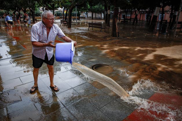 The Besòs River Exceeds the Danger Threshold in Santa Coloma de Gramenet, Barcelona. Residents clean up the mud that has accumulated in the streets due to last night’s torrential rains, on October 4, 2026, in Sant Adrià de Besòs, Barcelona, Catalonia, Spain. The Generalitat’s Civil Protection Agency has issued an Es Alert to residents of Barcelona, Montcada i Reixac, Santa Coloma de Gramenet, and Sant Adrià de Besòs, Barcelona, due to the risk of the Besòs River overflowing as a result of the rainstorm. Civil Protection has asked nearby residents to go to upper floors if water reaches their homes. They also remind residents to avoid basements and ground floors and to stay away from the river OCTOBER 4, 2026 Kike Rincó Sant Adrià de Besòs  Copyright: xKikexRinconx 7819681