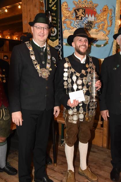 Christian Kühn, State Shooting Champion; Andreas Dumberger, 2026 State Air Rifle Shooting Champion; Munich, October 4, 2026; Theresienwiesn, Oktoberfest, Schützen Festzelt, State Shooting Competition, award ceremony for this year s shooting champions; Photo: Munich