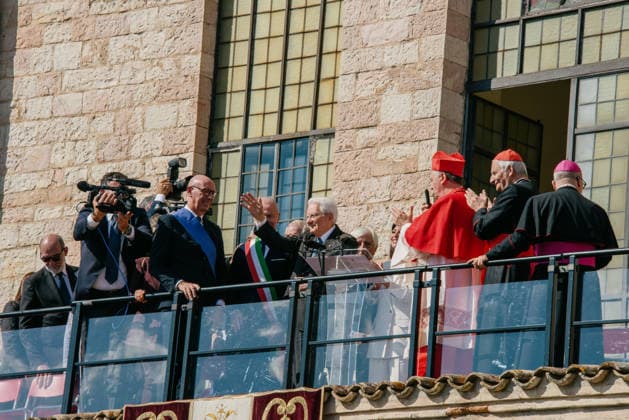 IPA89293408 - ASSISI October 4, 2026 Basilica of St. Francis celebration of the feast of St. Francis, patron saint of Italy, attended by President of the Republic Sergio Mattarella. After Mass, the President delivered a speech from the loggia of the Basilica, emphasizing Franciscan values and the priority of peace. The event concluded with applause and a farewell. Copyright: xemanuelaxbianconix xx IPA89293408