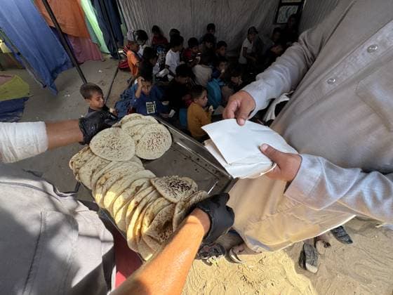 Meals distributed to students studying in makeshift tents in Gaza s Khan Yunis KHAN YUNIS, GAZA, PALESTINE - OCTOBER 04: Meals are distributed to students attending Afak School, affiliated with the Ministry of Education and Higher Education, in the Al-Mawasi area of Khan Yunis, Gaza Strip, on October 04, 2026. At the school, where students study on the ground inside torn tents without desks or chairs, meals are provided to children continuing their education amid blockade and war conditions in an effort to ease the hardships they face. Abdallah F.s. Alattar Anadolu Khan Yunis Gaza. Editorial use only. Please get in touch for any other usage. Copyright: x2026xAnadoluxAbdallahxF.s.xAlattarx