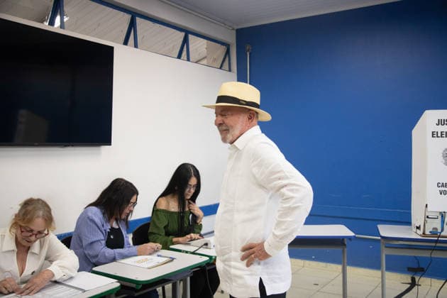 SaO PAULO, SP - 04.10.2026: 2026 ELECTIONS SP - President Luiz Inacio Lula da Silva votes at the Joao Firmino Correia de Araujo School, on the morning of this Sunday (04) in Sao Bernardo do Campo, SP. x3024812x RodileixMorais