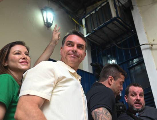 Brazilian presidential candidate Flavio Bolsonaro casts ballot in Rio de Janeiro RIO DE JANEIRO, BRAZIL - OCTOBER 4: Brazilian presidential candidate Flavio Bolsonaro of the Liberal Party (PL) casts his ballot at Municipal School Barao Homem de Mello in the Vila Isabel neighborhood in Rio de Janeiro, Brazil on October 4, 2026. Fabio Teixeira Anadolu Rio de Janeiro Brazil. Editorial use only. Please get in touch for any other usage.  Copyright: x2026xAnadoluxFabioxTeixeirax
