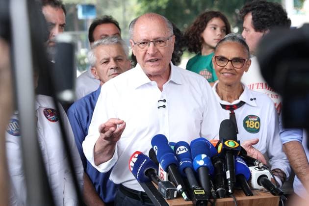 Geraldo Alckmin votes at a school in the southern zone of Sao Paulo. Vice-President of the Republic of Brazil and candidate for re-election, Geraldo Alckmin (PSB) votes at Colegio Santo Americo, in the southern zone of Sao Paulo, this Sunday, October 4, 2026. SAO PAULO BRAZIL BRA Copyright: xMARINAxUEZIMAx