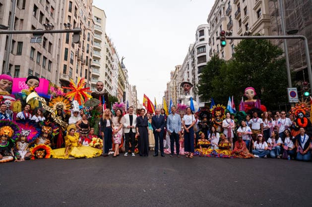 Ayuso Attends the Hispanic Heritage Parade in Madrid Group photo taken during the Hispanic Heritage Parade on October 4, 2025, in Madrid, Spain. For the third consecutive year, the Hispanic Heritage Parade wound its way down Gran Vía, with the largest display to date. Twenty countries from the Americas, plus the United States, Equatorial Guinea, the Philippines, Guam, and the Northern Mariana Islands, were the stars of this year’s event. OCTOBER 4, 2026 Madrid, Spain  Copyright: xMatiasxChiofalox 7820169
