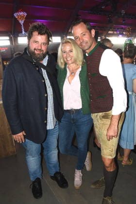 Munich, October 4, 2026, Theresienwiesn Oktoberfest at Bodo s Cafe Bar, Antoine Monot, actor Stefanie Sick, Otto Lindinger, Bodo s Cafe Bar owner, photo, Munich