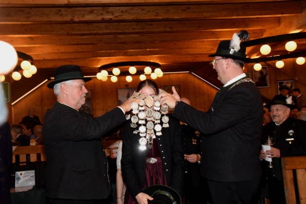 Franziska Gromann, 2026 State Youth Shooting Queen; Christian Kühn, State Shooting Champion; Munich, October 4, 2026; Theresienwiesn Oktoberfest; Shooting Festival Tent; State Shooting Competition; Award Ceremony for This Year s Shooting Kings; Photo: Munich