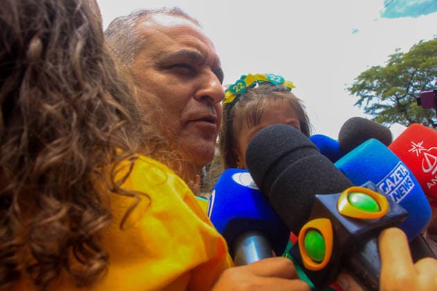 MACEIo, AL - 04.10.2026: ALFREDO GASPAR VOTA EM MACEIo - Vice-presidential candidate Alfredo Gaspar (PL) voted this Sunday morning (4) at the Guido school, in the Farol neighborhood, in the capital of Alagoas. He was accompanied by his two granddaughters. x3025293x GUIDOxJR.