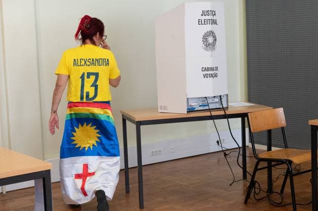 RECORD DATE NOT STATED Elections in the city of Porto, Portugal, 2026. Porto (Portugal), October 4, 2026 - Politics Elections 2026 Voting - Voters arrive to vote in Porto at ISEP, the third largest Brazilian polling station abroad, in the city of Porto, Portugal, this Sunday, October 4, 2026.(Foto: Andre Ribeiro Thenews2 imago images) Elections in the city of Porto, Portugal, 2026. Copyright: xAndrexRibeirox
