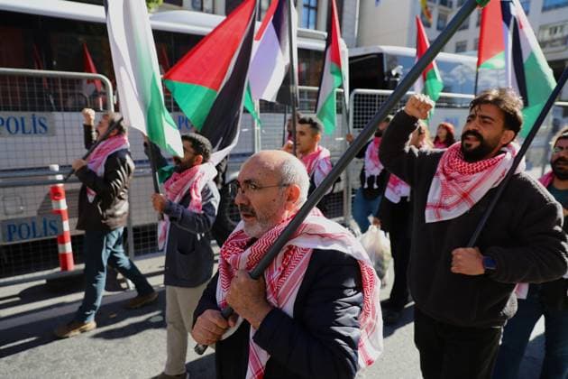 Pro-Palestinian Protesters March Through Istanbul ISTANBUL, TURKIYE, OCTOBER 4, 2026: Demonstrators from left-wing and socialist organizations march from Taksim toward Dolmabahce in Istanbul in solidarity with Palestinians. Participants carried Palestinian flags and chanted slogans while protesting Israel™s military operations in Gaza and calling attention to the humanitarian situation facing Palestinians. Istanbul Türkiye Copyright: x xDilaraxAcikgozx xJNAxPressx