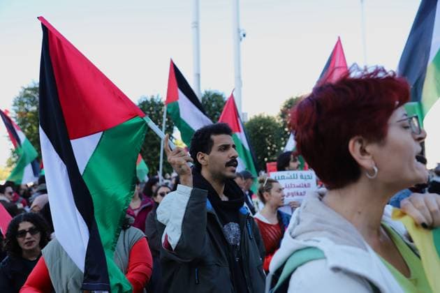 Pro-Palestinian Protesters March Through Istanbul ISTANBUL, TURKIYE, OCTOBER 4, 2026: Demonstrators from left-wing and socialist organizations march from Taksim toward Dolmabahce in Istanbul in solidarity with Palestinians. Participants carried Palestinian flags and chanted slogans while protesting Israel™s military operations in Gaza and calling attention to the humanitarian situation facing Palestinians. Istanbul Türkiye Copyright: x xDilaraxAcikgozx xJNAxPressx
