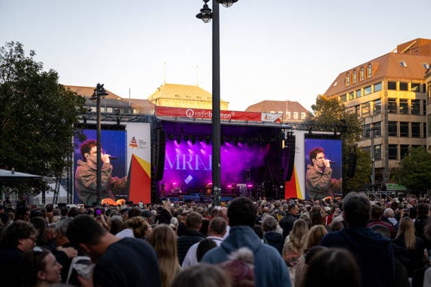 Celebrating German Unity Day in Bremen: German Unity Day 2026 celebrations, Bremen, October 4, 2026; Bremen, public festival, Kamrad Bremen concert, Germany, October 4, 2026: Celebrating German Unity Day in Bremen at the Market Square and City Hall on October 4, 2026, in Bremen, Germany. Photo by Axel Kaste. Kamrad concert in Bremen’s Market Square and City Hal Tag der Deutschen Einheit Konzert Kamrad + Versengold 4.10.26 LR-2103