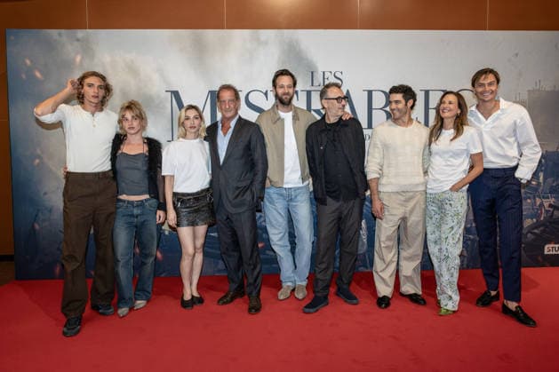 Premiere of Les Misérables by Fred Cavayé - Bordeaux MLG Vassili Schneider, Megan Northam, Marie Colomb, Vincent Lindon, Benjamin Lavernhe, Fred Cavayé, Tahar Rahim, Camille Cottin and Louis Peres. The cast of French director Fred Cavayé s film Les Misérables attend a special preview screening at UGC Ciné Cité in Bordeaux, France, on October 4, 2026. Photo by Margot Le Gonidec ABACAPRESS.COM Bordeaux France Copyright: xLexGonidecxMargot ABACAx