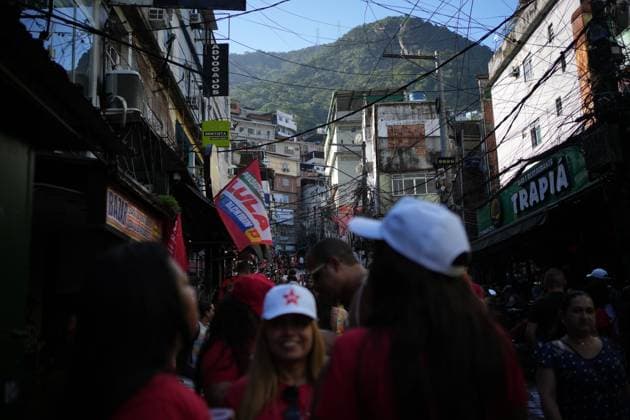 October 4, 2026, Rio De Janeiro, Brazil: RIO DE JANEIRO, BRAZIL, OCTOBER 4, 2026: Brazilian voters cast their ballots at polling stations across Rio de Janeiro during the first round of the country s general election. Voters headed to the polls to elect the president, state governors, senators and federal and state lawmakers, with polling taking place across Brazil from 8 a.m. to 5 p.m. Brasilia time. Rio De Janeiro Brazil - ZUMAq101 20261004_zna_q101_133 Copyright: xMarianaxGreifx