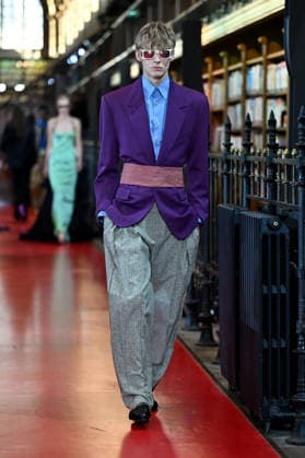 PFW Valentino Runway A model walks the runway at the Valentino show during Paris Fashion Week, in Paris, France on 4 October 2026. Photo by Julien Reynaud APS-Medias ABACAPRESS.COM Paris France Copyright: xReynaudxJulien APS-Medias ABACAx