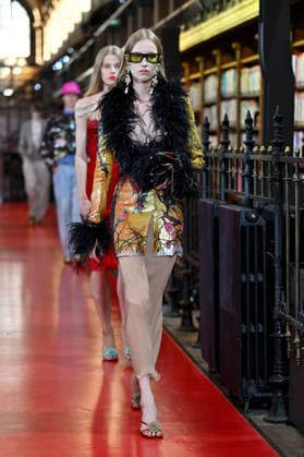 PFW Valentino Runway A model walks the runway at the Valentino show during Paris Fashion Week, in Paris, France on 4 October 2026. Photo by Julien Reynaud APS-Medias ABACAPRESS.COM Paris France Copyright: xReynaudxJulien APS-Medias ABACAx