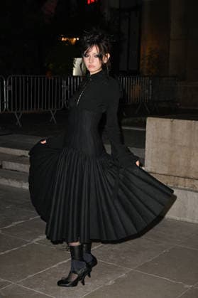 PFW Jean Paul Gaultier Outside Arrivals Guest arriving at Jean Paul Gaultier show during Paris Fashion Week, in Paris, France on 4 October 2026. Photo by Julien Reynaud APS-Medias ABACAPRESS.COM Paris France Copyright: xReynaudxJulien APS-Medias ABACAx