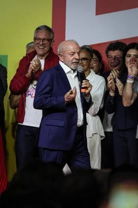 RECORD DATE NOT STATED Presidente Lula em coletiva de Imprensa SoO PAULO (SP), Oct. 4, 2026 POLITICS ELECTIONS President Luiz Inacio Lula da Silva at a press conference following the vote count and the confirmation of a runoff election on Sunday night (4). IMAGO Andre Pera Sao Paulo Brasil Copyright: xAndrexPerax