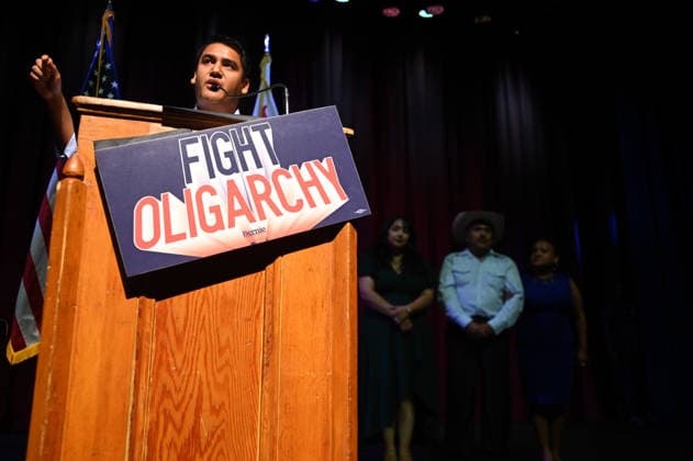 October 4, 2026, Bakersfield, California, USA: Bakersfield, California, U.S. - US Congressional candidate from the Central Valley spoke at the rally. Bernie Sanders hosted a Fighting Oligarchy rally in Bakersfield Calif. Sunday afternoon. Bakersfield USA - ZUMAw332 20261004_aap_w332_009 Copyright: xNealxWatersx