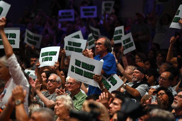 October 4, 2026, Bakersfield, California, USA: Bakersfield, California, U.S. - Bernie Sanders hosted a Fighting Oligarchy rally in Bakersfield Calif. Sunday afternoon. Bakersfield USA  - ZUMAw332 20261004_aap_w332_018 Copyright: xNealxWatersx