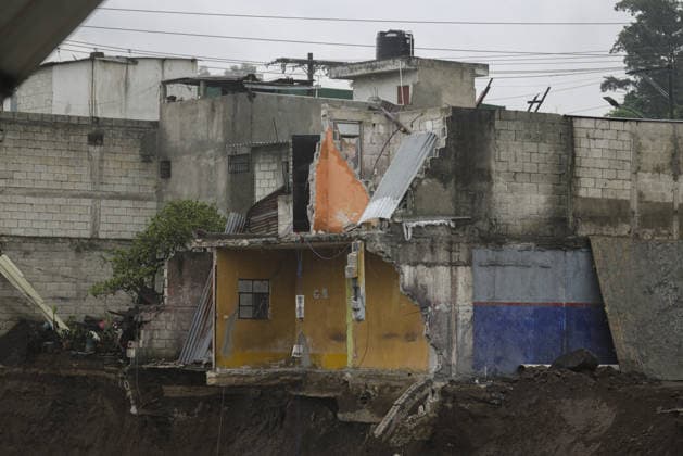 Heavy rains linked to El Nino trigger severe land collapse in Guatemala SAN MIGUEL PETAPA, GUATEMALA - OCTOBER 04: The Pinula River surges following relentless rainfall linked to the El Nino phenomenon, triggering severe erosion and the collapse of homes in the Villa Hermosa I neighborhood of San Miguel Petapa, Guatemala on October 04, 2026. Official reports indicate extensive structural damage and continuous land loss, exacerbating years of riverbank erosion and placing neighboring residential properties at critical risk as heavy precipitation and scouring persist. Luis Vargas Anadolu San Miguel Petapa Guatemala. Editorial use only. Please get in touch for any other usage. Copyright: x2026xAnadoluxLuisxVargasx