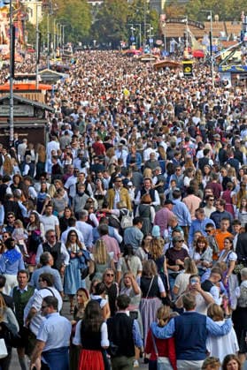 Oktoberfest visitors at the 191st Oktoberfest in 2026 at the Theresienwiese in Munich, October 4, 2026 Foto:xB.xSaarx xFuturexImagex oktoberfest_6015