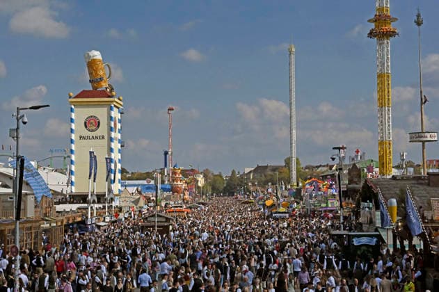 Oktoberfest visitors at the 191st Oktoberfest in 2026 at the Theresienwiese in Munich, October 4, 2026 Foto:xB.xSaarx xFuturexImagex oktoberfest_6018