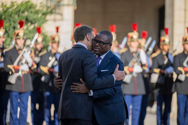 Emmanuel Macron Welcomes Benin President Romuald Wadagni - Paris French President Emmanuel Macron welcomes Benin s President Romuald Wadagni at the Elysee Palace in Paris on October 5, 2026. Photo by Eliot Blondet ABACAPRESS.COM Paris Ile-de-France France Copyright: xBlondetxEliot ABACAx