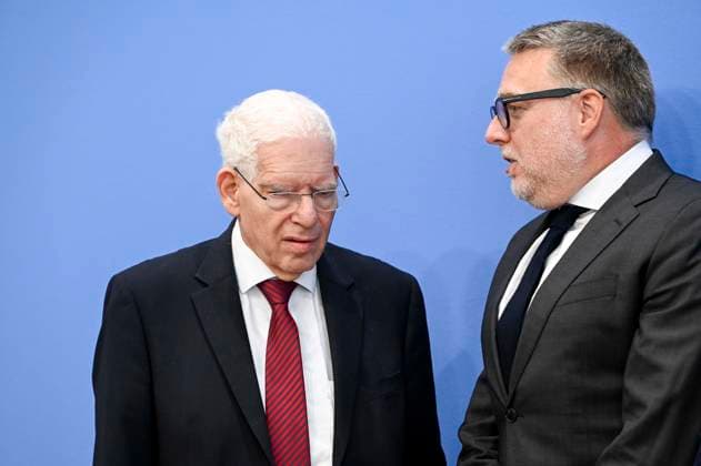 ABB BPK Dr. Josef Schuster, President of the Central Council of Jews in Germany; Prof. Dr. Steffen Augsberg, Professor of Public Law, Justus Liebig University of Giessen Topic: Presentation Firmly Against Anti-Semitism —Expert Opinion on the Draft Bill Criminalizing the Denial of Israel’s Right to Exist at the BPK Federal Press Conference in Berlin