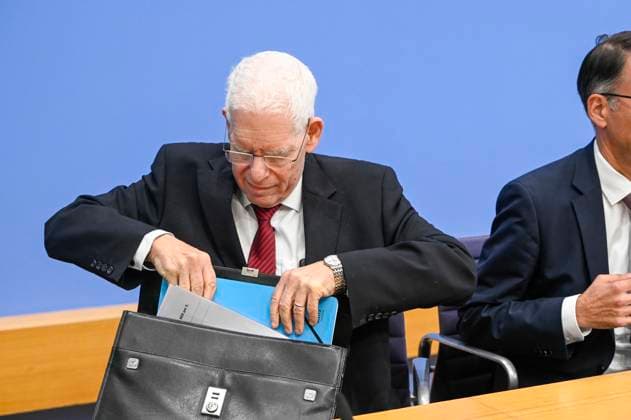 ABB BPK Dr. Josef Schuster, President of the Central Council of Jews in Germany Topic: Presentation Firmly Against Anti-Semitism Expert Opinion on the Draft Bill Making the Denial of Israel s Right to Exist a Criminal Offense at the BPK Federal Press Conference in Berlin on October 1, 2026, Berlin, Germany