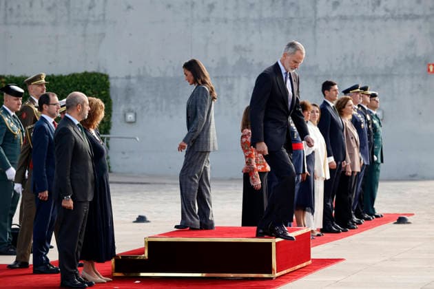 The King and Queen s State Visit to Finland Begins King Felipe VI and Queen Letizia during the ceremonial send-off held at the airport prior to their state visit to Finland, on October 5, 2026, in Madrid, Spain. The state visit to Finland will take place October 5–7, with stops in Helsinki and Rovaniemi. KING AND QUEEN’S STATE VISIT, ANTONIO GUTIÉZ AIRPORT, Madrid, Spain Copyright: xAntonioxGutià rrezx 7821943