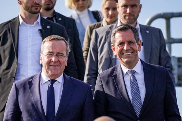 Germany, Emden: Federal Minister of Defense Boris Pistorius (left) and Lower Saxony’s Minister President Olaf Lies (right) at the press conference announcing the decision to establish a second German Navy base on the North Sea coast. Emden will be the site of the new naval base. Copyright: xJOERANxSTEINSIEKx