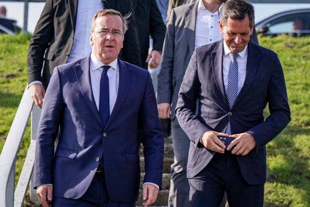 Germany, Emden: Federal Minister of Defense Boris Pistorius (left) and Lower Saxony’s Minister President Olaf Lies (right) at the press conference announcing the decision to establish a second German Navy base on the North Sea coast; Emden will be the site of the new naval base Copyright: xJOERANxSTEINSIEKx