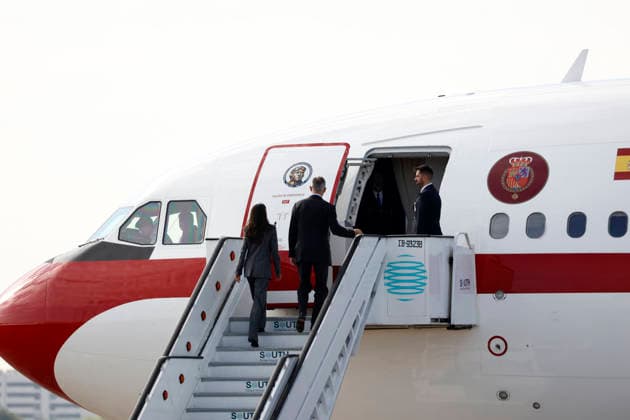 The King and Queen Begin Their State Visit to Finland Queen Letizia and King Felipe VI during the ceremonial send-off held at the airport prior to their state visit to Finland, on October 5, 2026, in Madrid, Spain. The state visit to Finland will take place October 5–7, with stops in Helsinki and Rovaniemi. STATE VISIT KING AND QUEEN AIRPORT Antonio Gutiérrez Madrid, Madrid, Spain Copyright: xAntonioxGutià rrezx 7821965