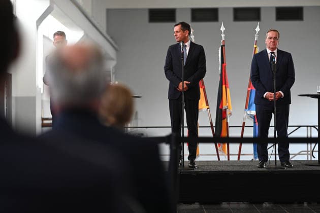Navy to Get New Port in Emden Boris Pistorius (SPD), Federal Minister of Defense, speaks at a press conference at the Knock Main Pumping Station; standing next to him is Olaf Lies (SPD), Minister-President of Lower Saxony Boris Pistorius (SPD) announced today that a new nav Copyright: xdiebildwerftx
