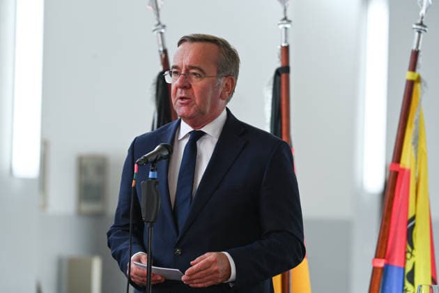 Navy to Get New Port in Emden Boris Pistorius of the SPD announced today that a new naval port is to be built in Emden. As part of a new strategy, the Navy is set to be modernized and needs an additional port in the North Sea. Emden, Lower Saxony, Germany Copyright: xdiebildwerftx