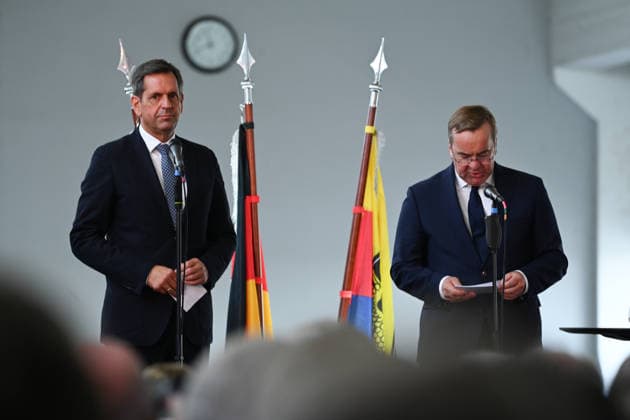 Navy to Get New Port in Emden Boris Pistorius (SPD), Federal Minister of Defense, speaks at a press conference at the Knock Main Pumping Station; standing next to him is Olaf Lies (SPD), Minister-President of Lower Saxony Boris Pistorius (SPD) announced today that a new nav Copyright: xdiebildwerftx
