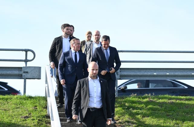 Navy to Get New Port in Emden Olaf Lies (SPD), Minister-President of Lower Saxony, joins Boris Pistorius (SPD), Federal Minister of Defense, at the Knock Main Pumping Station. Federal Minister of Defense Boris Pistorius (SPD) announced today that a new naval port is to be built in Copyright: xdiebildwerftx