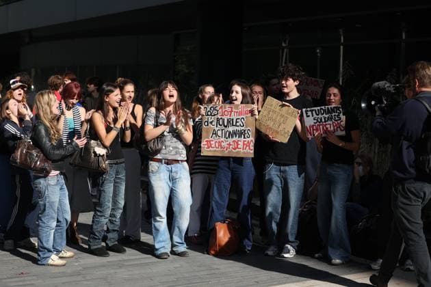 High School Students Protest at the Regional Council PHOTOPQR VOIX DU NORD FLORENT MOREAU October 5, 2026 Lille, October 5, 2026 Social High school students protest in front of the Hauts-de-France Regional Council in Lille on Monday at noon PHOTO FLORENT MOREAU LA VOIX DU NORD France Fires have broken out at several schools in France, as students protest by blocking access to educational institutions nationwide over school funding and learning conditions. NORD, France Copyright: xPHOTOPQR VOIXxDUxNORD MAXPPPxFLORENTxMOREAUx 20261005VDN9983 20261005VDN9983