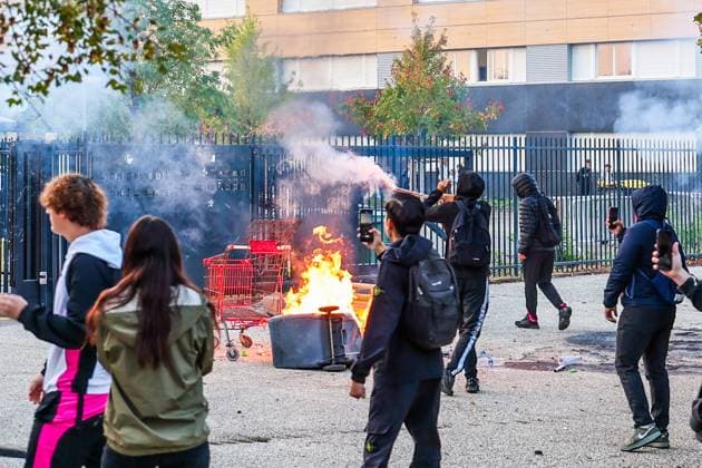 HIGH SCHOOL STUDENTS PROTEST IN VALENCE PHOTOPQR LE DAUPHINE Eliot BERNARD Valence October 5, 2026 Valence, October 5: High school students protest at Algoud Laffemas High School. Photo by Eliot Bernard. France. Fires have broken out at several schools in France as students protest by blocking access to educational institutions nationwide over school funding and learning conditions. Valence, Drôme, Rhône-Alpes, France Copyright: xPHOTOPQR LExDAUPHINE MAXPPPxEliotxBERNARDx 20261005JDL0228 20261005JDL0228