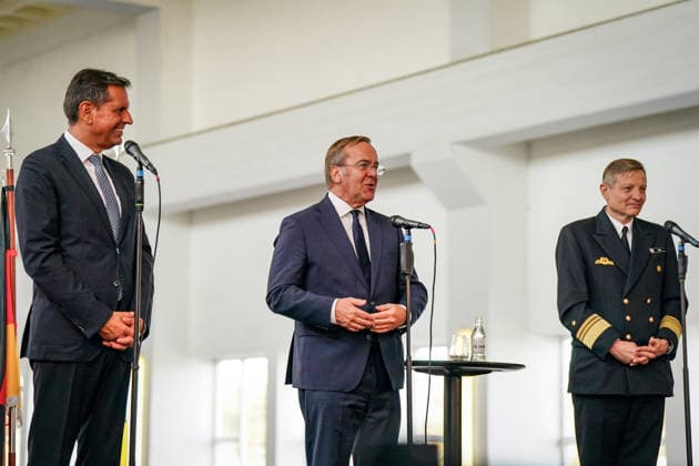 Germany: Olaf Lies, Minister President of Lower Saxony (left); Boris Pistorius, Federal Minister of Defense (center); and Vice Admiral Wilhelm Tobias Abry, Inspector General of the Navy (right), at the press conference announcing the decision on the new German Navy base in Emden. Group photo, pre Copyright: xJOERANxSTEINSIEKx