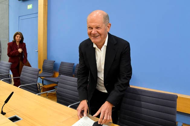 ABB BPK Olaf Scholz, Former Federal Chancellor and Co-Chair of the ENSK Topic: Introduction to the North-South Commission on Development Policy (ENSK) Press conference on the composition and priority issues of the North-South Commission on Development Policy at the Federal Press Conference (BPK) in Berlin on October 5, 2026, Berlin, Germany
