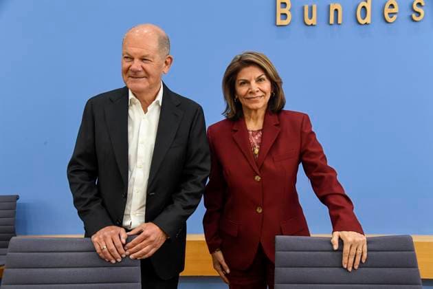 ABB BPK Olaf Scholz, former Federal Chancellor and Co-Chair of the ENSK, with Laura Chinchilla Miranda, President-elect of Costa Rica and Co-Chair of the ENSK Topic: Presentation of the North-South Commission on Development Policy (ENSK) Press Conference on the Composition and Priority Issues of the North-South Commi