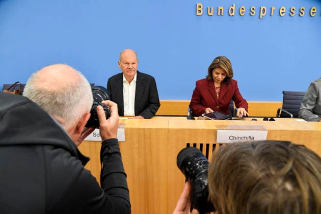 ABB BPK Olaf Scholz, former Federal Chancellor and Co-Chair of the ENSK, with Laura Chinchilla Miranda, President-elect of Costa Rica and Co-Chair of the ENSK Topic: Presentation of the North-South Commission on Development Policy (ENSK) Press conference on the composition and priority issues of the North-South Commi