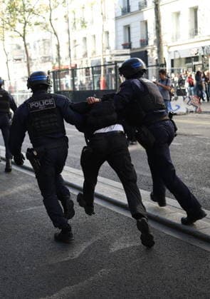 Clashes With Police During Student Protest - Paris Clashes between protesters and law enforcement during a student demonstration near Place de la Bastille in Paris, in the 11th arrondissement, France, on October 5, 2026. Students continue their protest to demand the hiring of substitute teachers, increased resources, and decent learning conditions. Photo by Raphael Lafargue ABACAPRESS.COM Paris Ile-de-France France  Copyright: xLafarguexRaphael ABACAx
