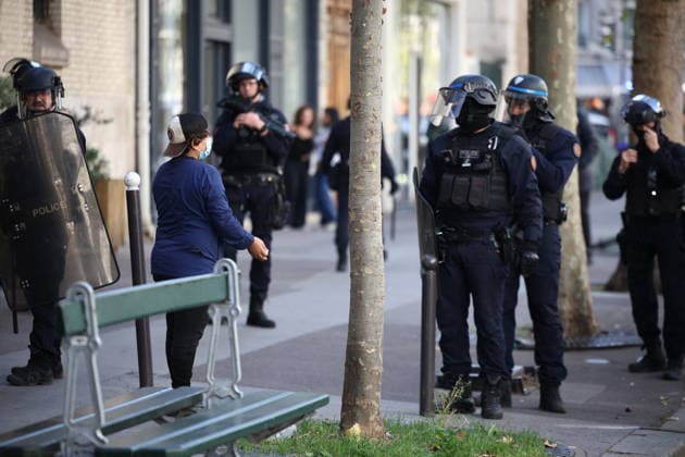 Clashes With Police During Student Protest - Paris Clashes between protesters and law enforcement during a student demonstration near Place de la Bastille in Paris, in the 11th arrondissement, France, on October 5, 2026. Students continue their protest to demand the hiring of substitute teachers, increased resources, and decent learning conditions. Photo by Raphael Lafargue ABACAPRESS.COM Paris Ile-de-France France  Copyright: xLafarguexRaphael ABACAx