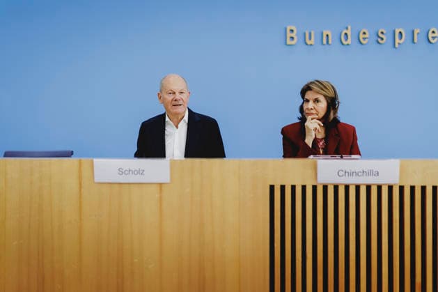 L R Olaf Scholz, former Federal Chancellor and Co-Chair of the ENSK, and Laura Chinchilla Miranda, former President of Costa Rica and Co-Chair of the ENSK, photographed during the press conference to present the North-South Commission on Development Policy in Berlin, October 5, 2026, Berlin, Germany Copyright: xFlorianxGaertnerx