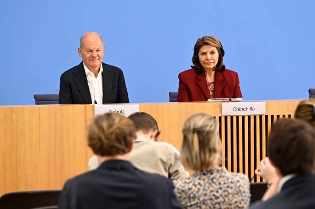ABB BPK Olaf Scholz, former Federal Chancellor and Co-Chair of the ENSK, with Laura Chinchilla Miranda, President-elect of Costa Rica and Co-Chair of the ENSK Topic: Presentation of the North-South Commission on Development Policy (ENSK) Press Conference on the Composition and Priority Issues of the North-South Commi